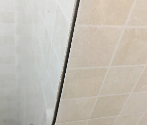 晋城市瓷砖空鼓维修公司分享阳台瓷砖脱落的修复过程可以分为以下几个步骤
