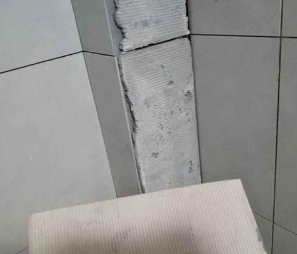 晋城市瓷砖空鼓维修公司分享下厨房瓷砖脱落的补救措施。
